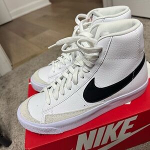 Nike White and Black High-Tops